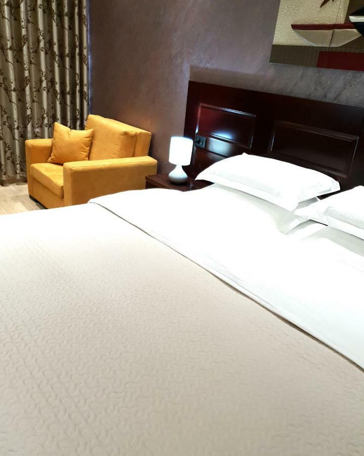 Comfort Hotel Fier Exterior foto